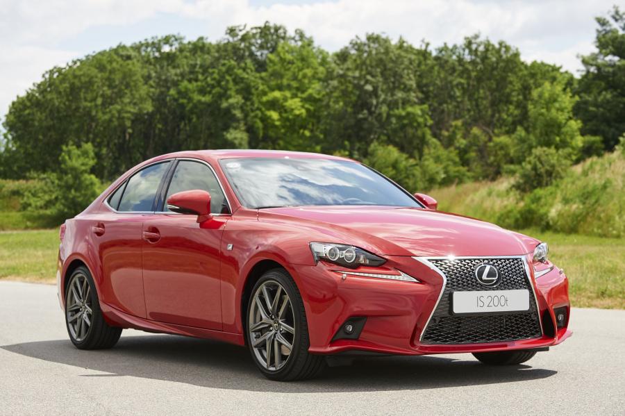  Lexus IS200t F-Sport 2015 года  (фото 2 из 52)